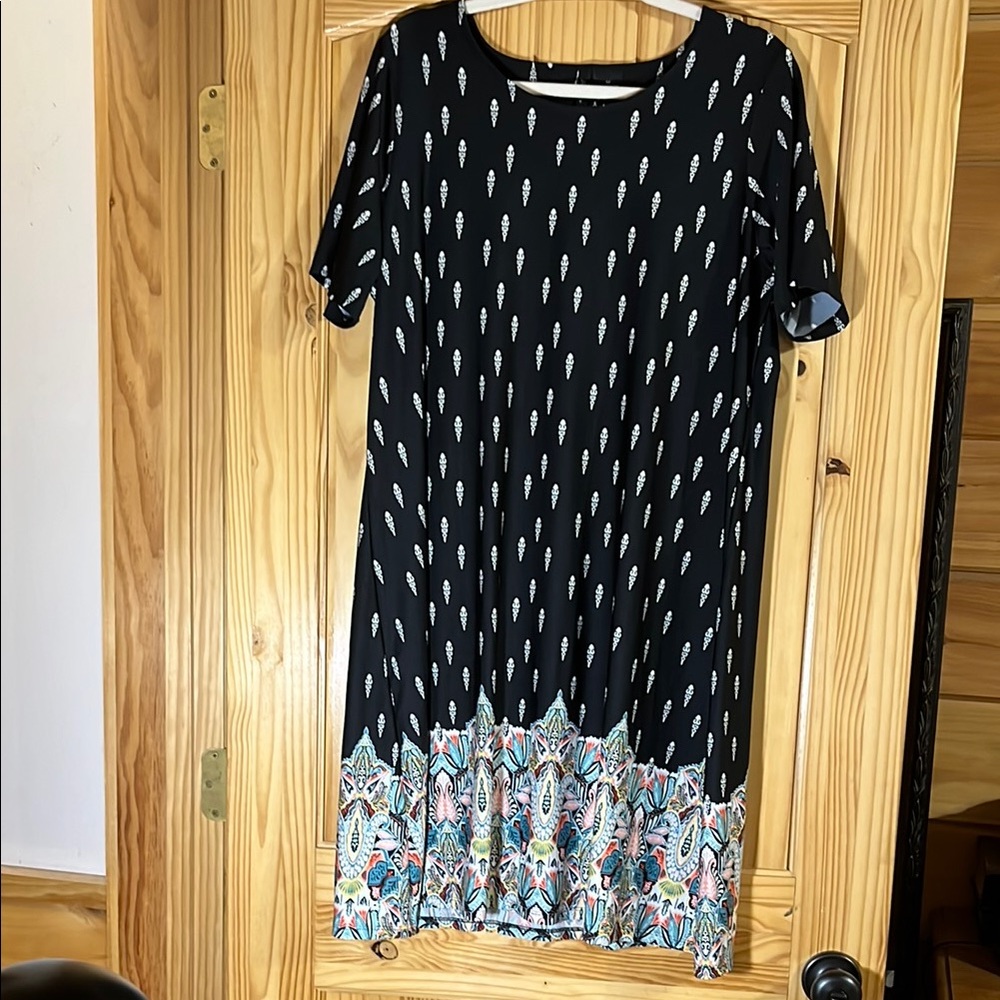 New Directions Black and White Midi Dress with Crew Neck